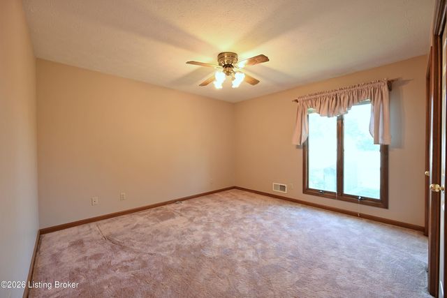 290 Hochstrasser Rd, Elk Creek, KY 40071