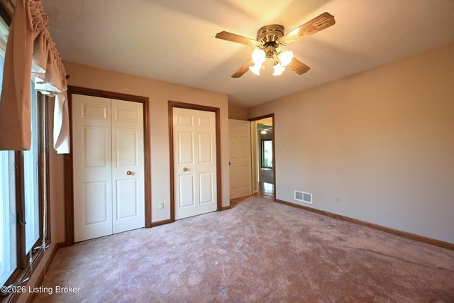 290 Hochstrasser Rd, Elk Creek, KY 40071