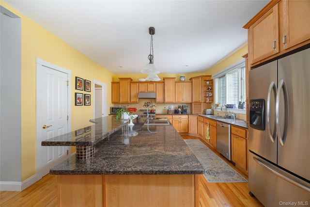 100 Huyler Drive, Hyde Park, NY 12538