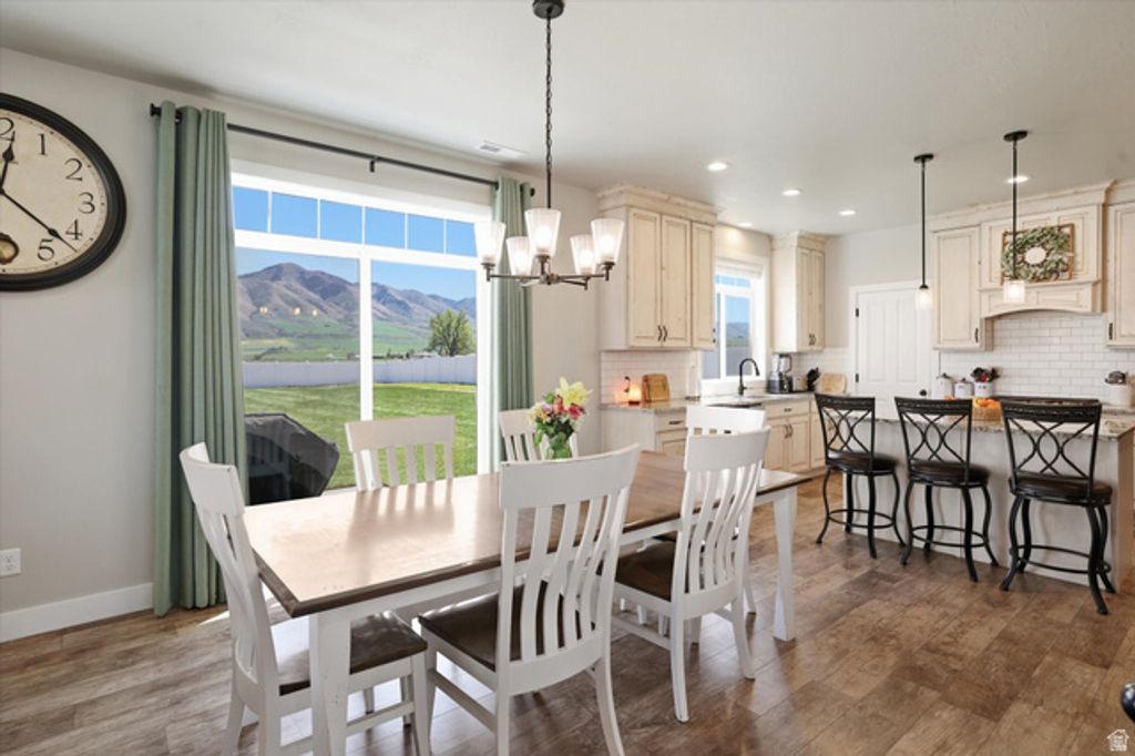 Image 12 of property listing at 695 S 400 E, Hyrum, UT 84319