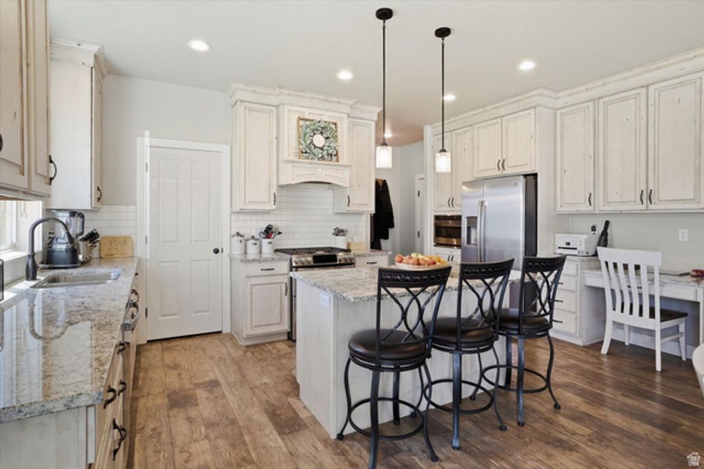 Image 15 of property listing at 695 S 400 E, Hyrum, UT 84319