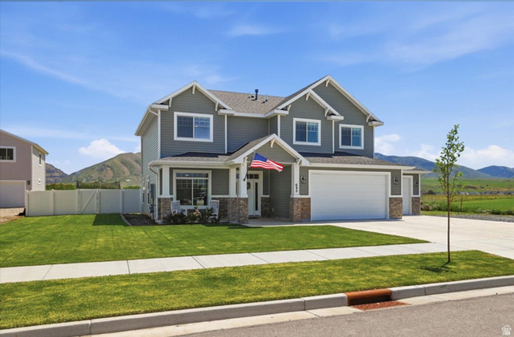 Image 3 of property listing at 695 S 400 E, Hyrum, UT 84319