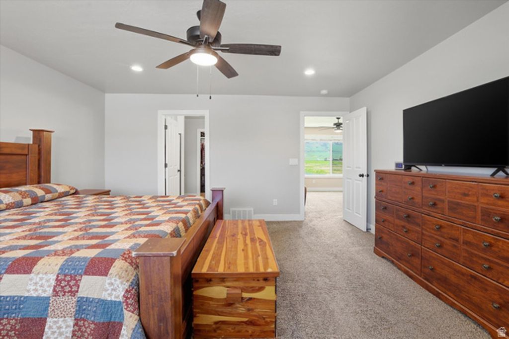 Image 21 of property listing at 695 S 400 E, Hyrum, UT 84319