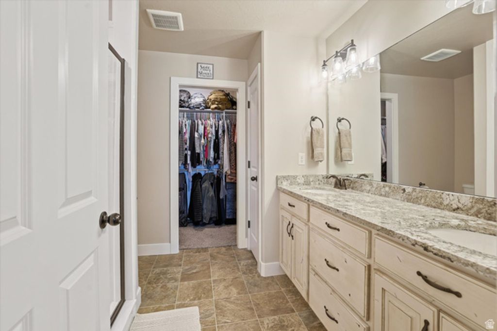 Image 22 of property listing at 695 S 400 E, Hyrum, UT 84319