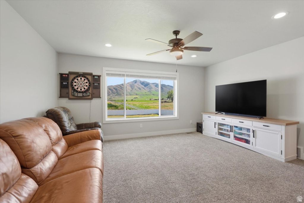 Image 23 of property listing at 695 S 400 E, Hyrum, UT 84319