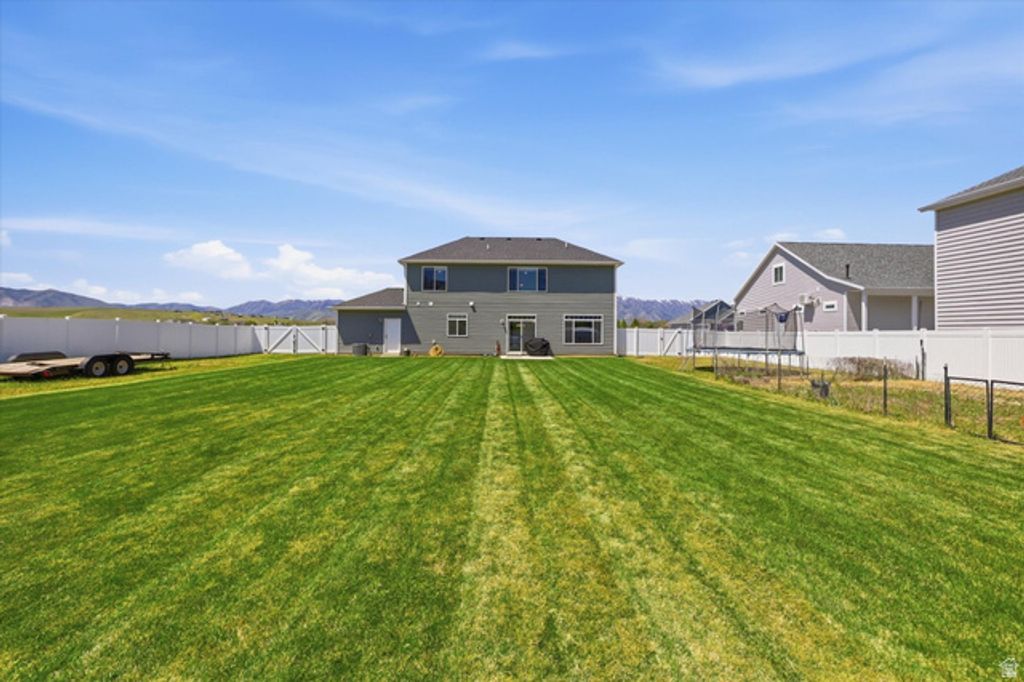 Image 32 of property listing at 695 S 400 E, Hyrum, UT 84319