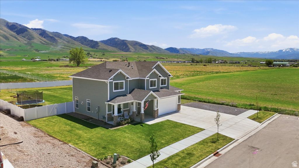 Image 33 of property listing at 695 S 400 E, Hyrum, UT 84319