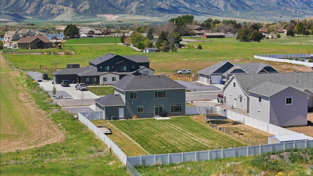 Image 34 of property listing at 695 S 400 E, Hyrum, UT 84319