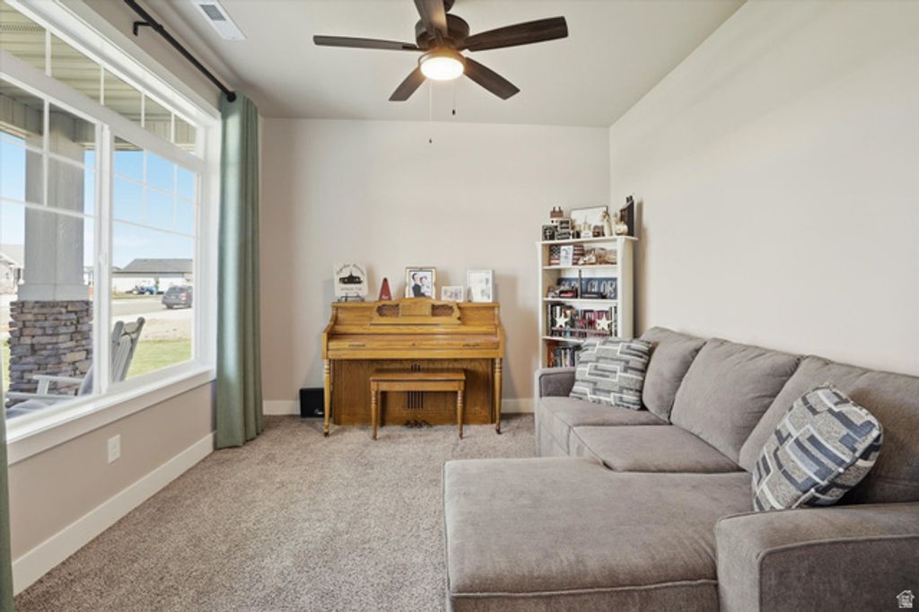 Image 6 of property listing at 695 S 400 E, Hyrum, UT 84319