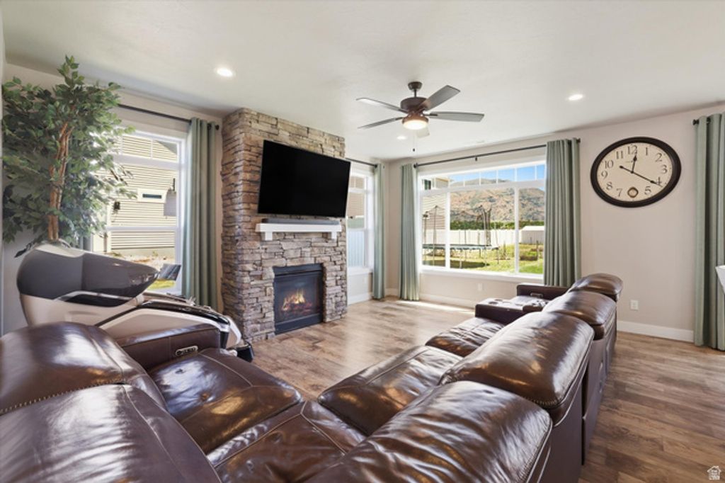 Image 8 of property listing at 695 S 400 E, Hyrum, UT 84319
