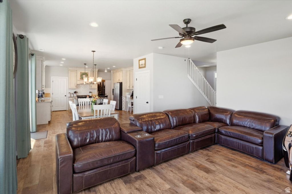 Image 10 of property listing at 695 S 400 E, Hyrum, UT 84319