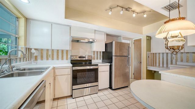 621 ALHAMBRA ROAD, Venice, FL 34285