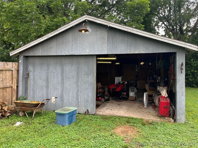 610 W Washington Avenue, Krebs, OK 74501