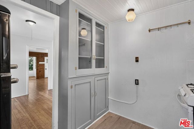 1723 N Beverly Glen Boulevard, Los Angeles, CA 90077