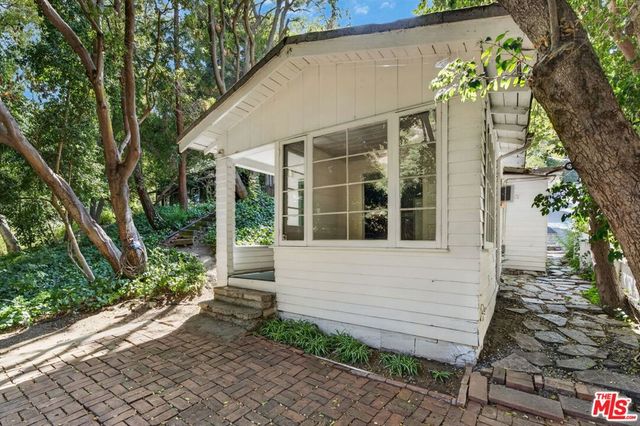1723 N Beverly Glen Boulevard, Los Angeles, CA 90077
