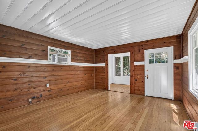 1723 N Beverly Glen Boulevard, Los Angeles, CA 90077
