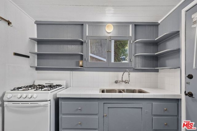 1723 N Beverly Glen Boulevard, Los Angeles, CA 90077