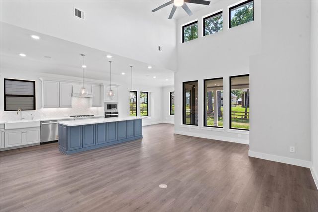 551 Black Bronco Road, Magnolia, TX 77354