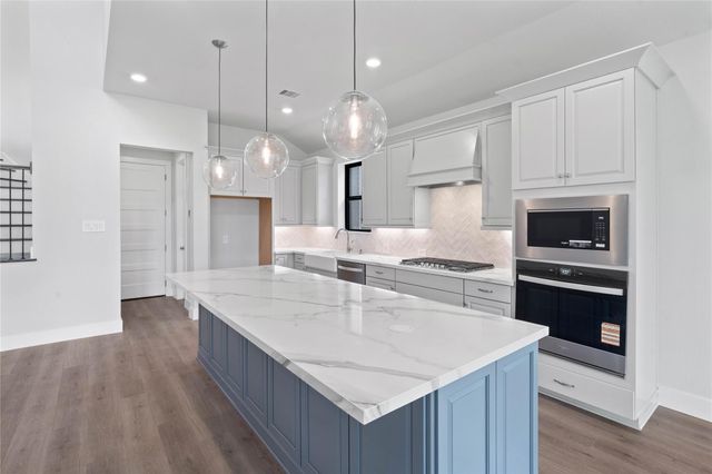 551 Black Bronco Road, Magnolia, TX 77354