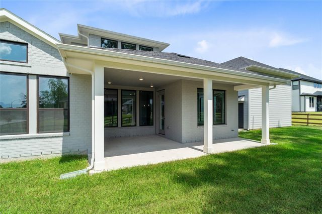 551 Black Bronco Road, Magnolia, TX 77354