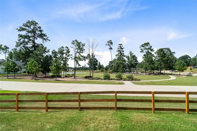 551 Black Bronco Road, Magnolia, TX 77354