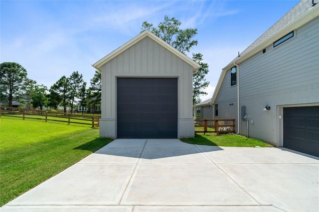 551 Black Bronco Road, Magnolia, TX 77354