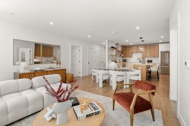 20 Audubon Way Unit 109, Canton, MA 02021