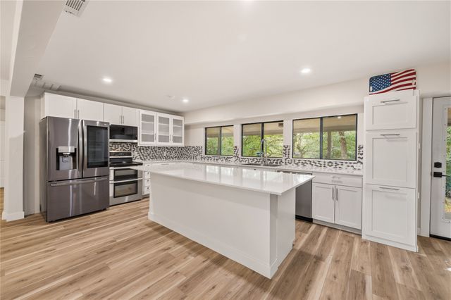 2127 Los Robles Street, Grapevine, TX 76051