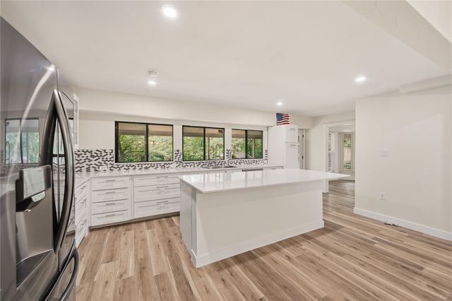 2127 Los Robles Street, Grapevine, TX 76051