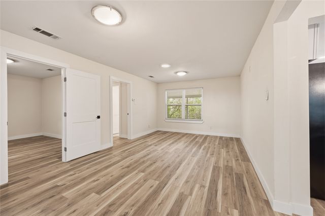 2127 Los Robles Street, Grapevine, TX 76051