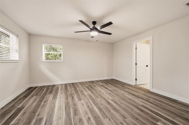 2127 Los Robles Street, Grapevine, TX 76051