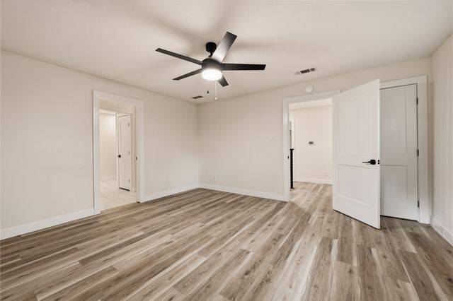 2127 Los Robles Street, Grapevine, TX 76051