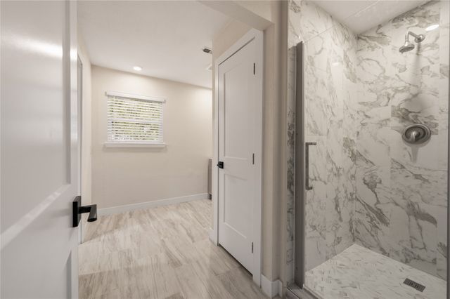 2127 Los Robles Street, Grapevine, TX 76051