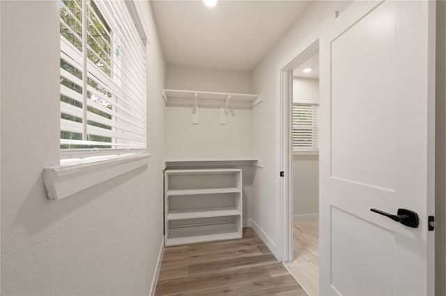 2127 Los Robles Street, Grapevine, TX 76051