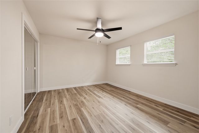 2127 Los Robles Street, Grapevine, TX 76051