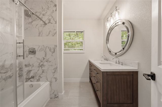 2127 Los Robles Street, Grapevine, TX 76051