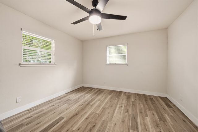 2127 Los Robles Street, Grapevine, TX 76051