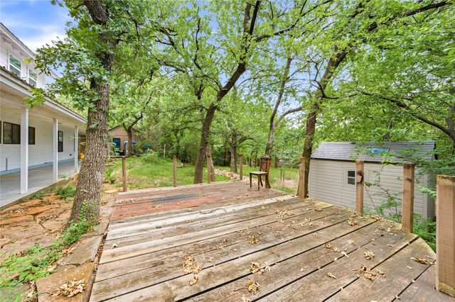 2127 Los Robles Street, Grapevine, TX 76051