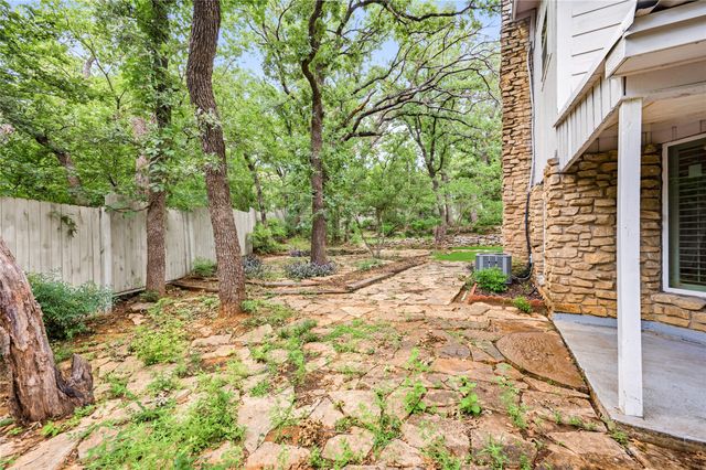 2127 Los Robles Street, Grapevine, TX 76051