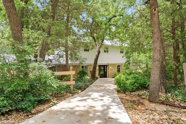 2127 Los Robles Street, Grapevine, TX 76051