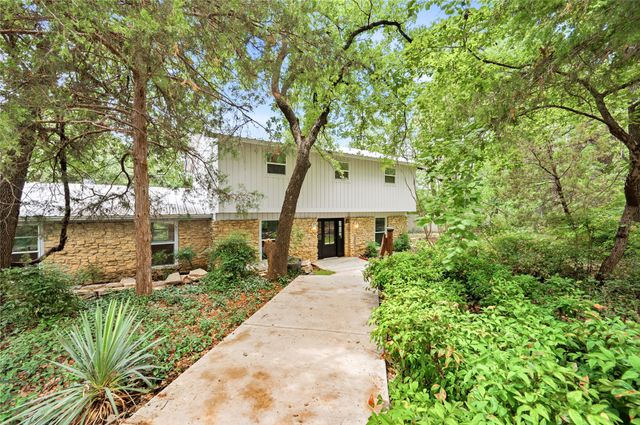 2127 Los Robles Street, Grapevine, TX 76051