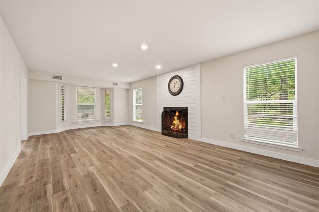 2127 Los Robles Street, Grapevine, TX 76051