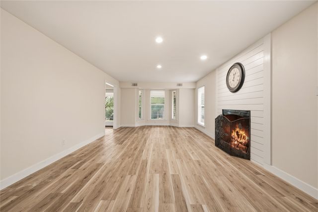 2127 Los Robles Street, Grapevine, TX 76051