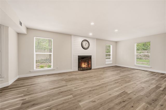 2127 Los Robles Street, Grapevine, TX 76051