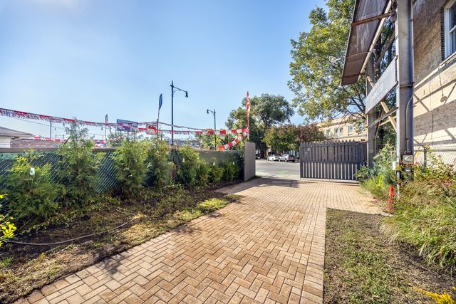 3381 N Milwaukee Avenue, Chicago, IL 60641