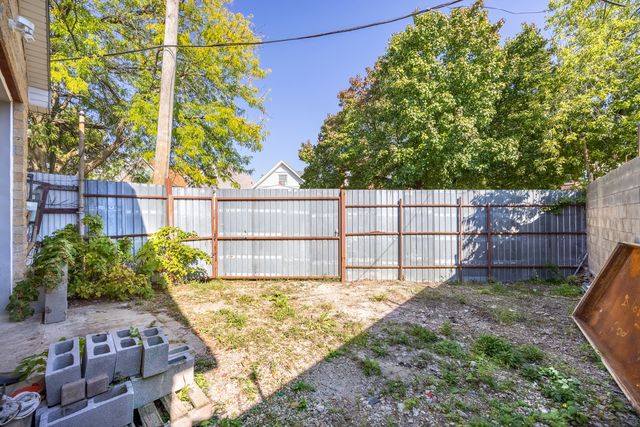 3381 N Milwaukee Avenue, Chicago, IL 60641