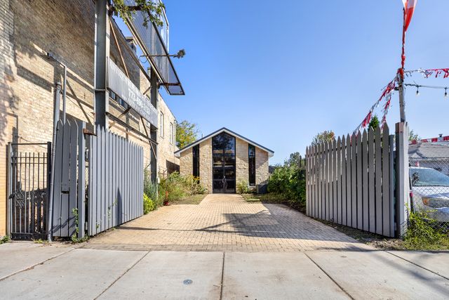 3381 N Milwaukee Avenue, Chicago, IL 60641