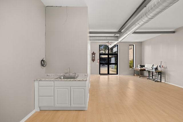 3381 N Milwaukee Avenue, Chicago, IL 60641