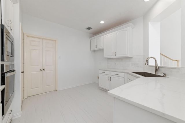 304 Lago Vista Street, Kemah, TX 77565