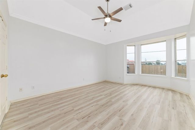 304 Lago Vista Street, Kemah, TX 77565